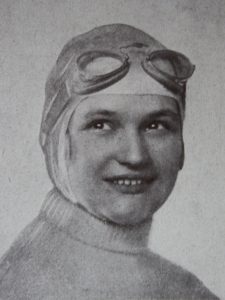 Čeština: Eliška Junková (1900-1994) byla česká automobilová závodnice.